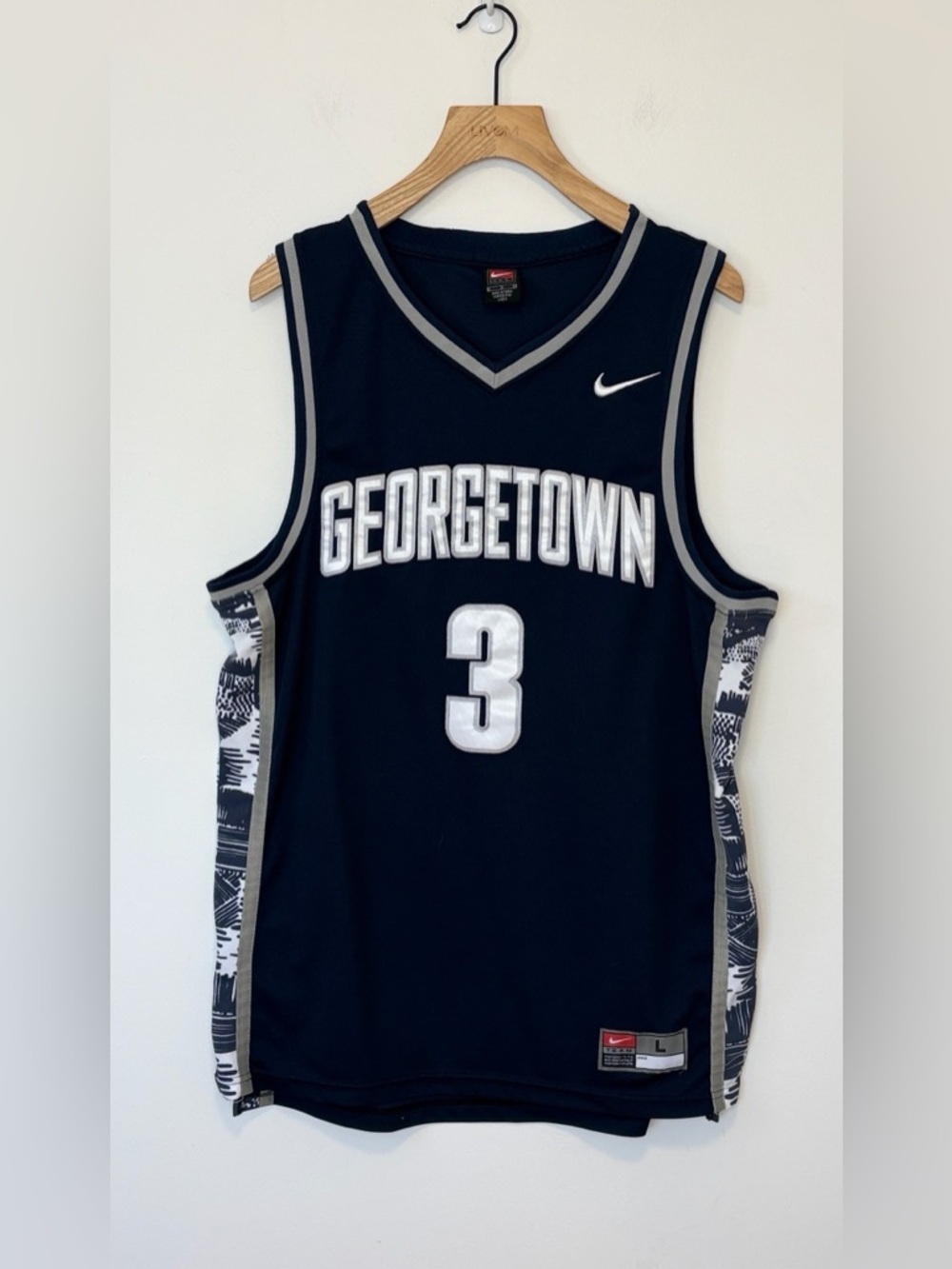 Nike Georgetown Hoyas basketball jersey    #3 worn by Allen Iverson , sz : large